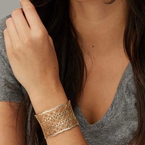 Kendra Scott Jewelry - NWOT Candice Gold Cuff Bracelet in Silver Filigree Mix